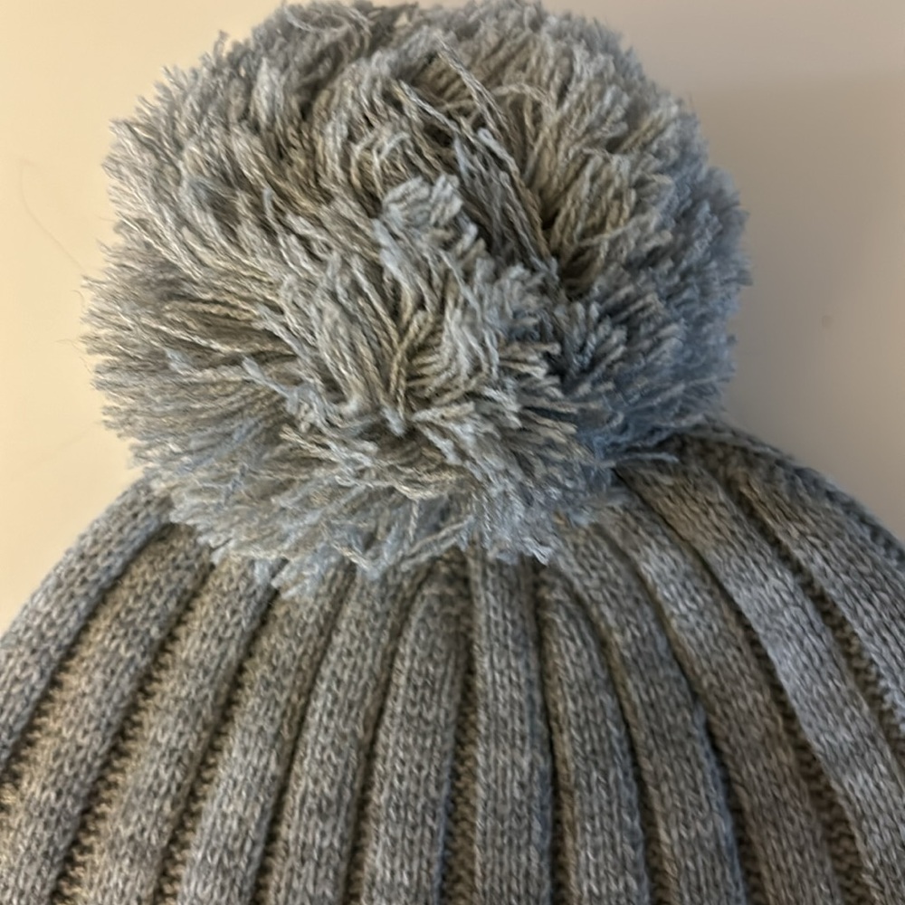 Michel Kors grey beanie 100% acrylic NWOT - Picture 3 of 4